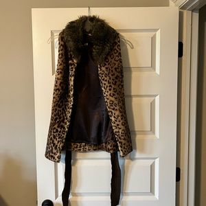 EUC Reba size small faux fur trimmed ladies vest, cheetah print